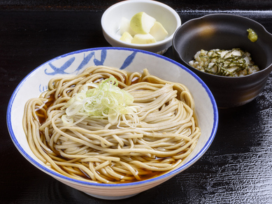挽きたてのそば粉を使用。【大曲食堂】オリジナルの『西馬音内(にしもない)そば』