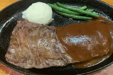 【らいおんの子】に来たら先ずはコレ。肉そのものの味・食感が堪らない『ジャンボステーキ/300g』