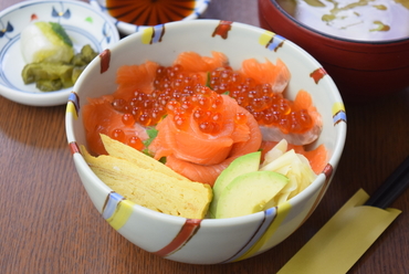 伊達の銀ざけ親子丼(4月~7月)