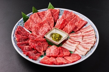 能登牛の希少部位が食べられる『特選三種盛り』
