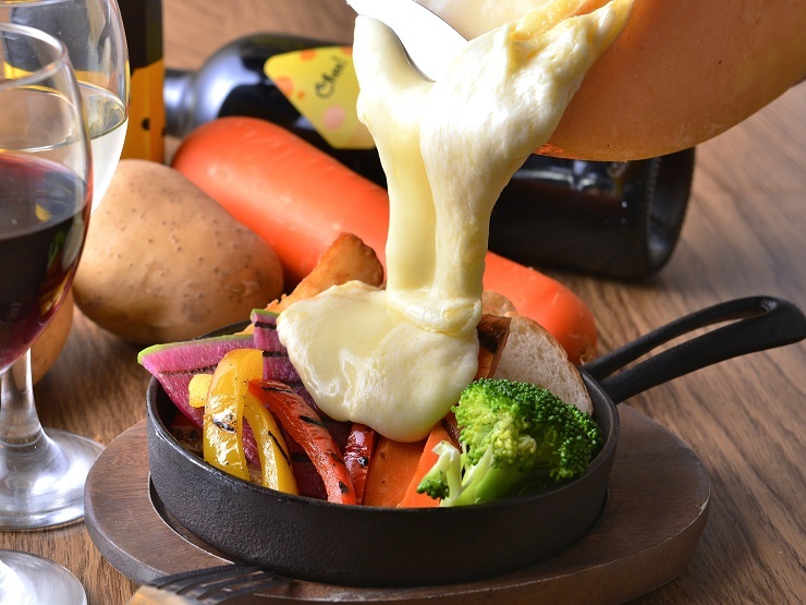 ラクレットチーズ シカゴピザ 名古屋テラス 名駅店 名駅 イタリアン の料理 店内写真 ヒトサラ