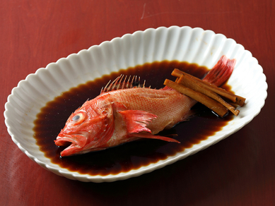 滋味深く、体に染み渡る美味しさ『きんき煮付け』