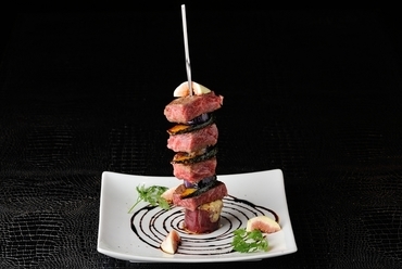 しっとりと柔らかく、食べ応えのある『ザ・肉タワー』