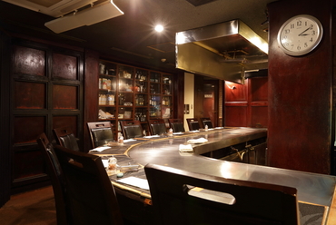 贅沢なディナーコースは、西新宿での接待や会食にぴったり