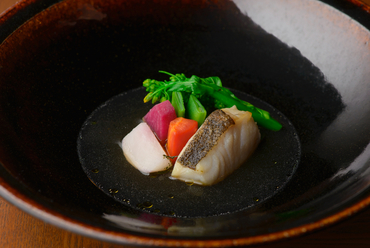 和×フレンチが生む美味。独自のセンスが冴える前菜『もなか』