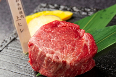 ほのかな霜降りが美しい、旨味の強い 和牛上タン
