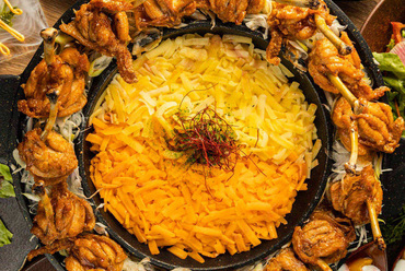 ● 名物チーズダッカルビ