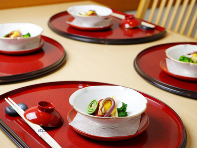 料理人の妙技が光る、目にも鮮やか『会席料理』