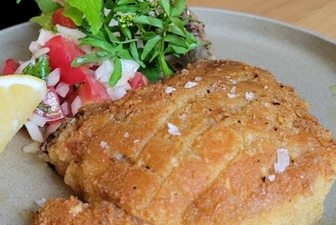 赤ワインとの相性抜群 仔羊の炭火焼き カラマタオリーブのタップナード