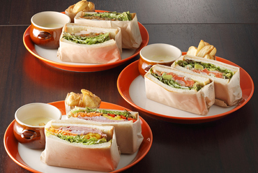 皆でわいわい、ランチのお供に『サンドイッチプレート』