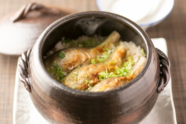 土鍋炊き込み ※画像は鮎。季節に応じて変わります。