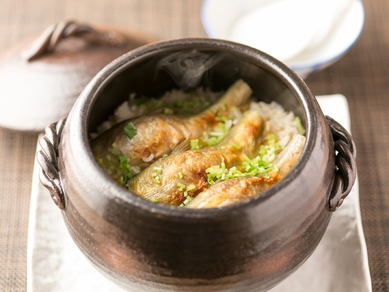 土鍋炊き込み ※画像は鮎。季節に応じて変わります。
