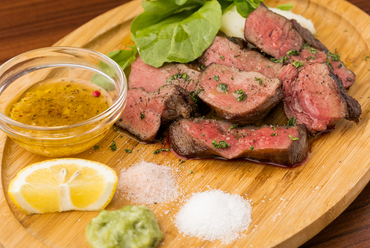 肉好きに捧げる究極の味わい! 『厚切り牛タンのグリル』