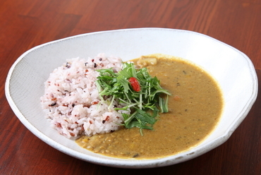 一度食べれば、その魅力溢れる味わいにリピーター続出『薬膳カレー』