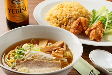 人気の定番は懐かしの味!『チャーラーセット』は醤油ラーメン、半チャーハン、唐揚げのセット