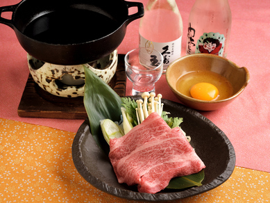 とろけるような肉の旨みを存分に味わう『飛騨牛すき焼き』