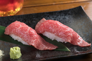 沖縄の二大肉、石垣牛とあぐー豚を肉握りで堪能『炙り握り』