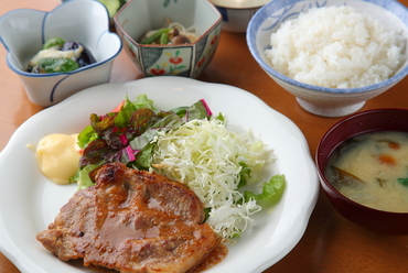 香ばしい味噌の風味で、さっくりと柔らかな『三元豚味噌漬け定食』