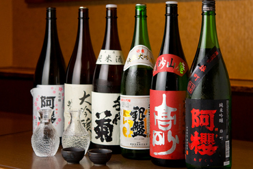全国各地の蔵元から直だしされた銘柄日本酒が多数