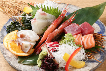 季節に合わせた鮮魚を楽しむことができる【お造り盛り】