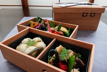 季節が器に舞い降りたかのような彩りと味わい『前菜 八寸』
