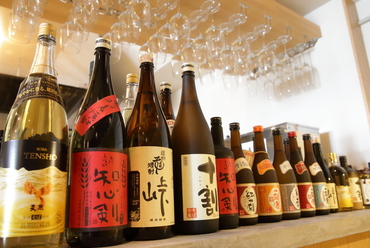 喉ごしが良く、蕎麦の香りが際立つ二八蕎麦と自慢の逸品をどうぞ