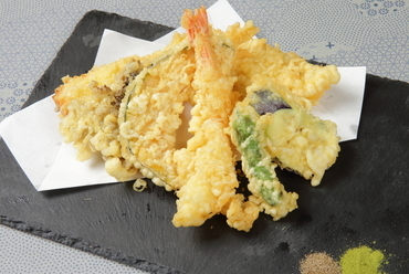 サクッとした衣に旨みを閉じ込めた『天ぷら盛り合わせ』