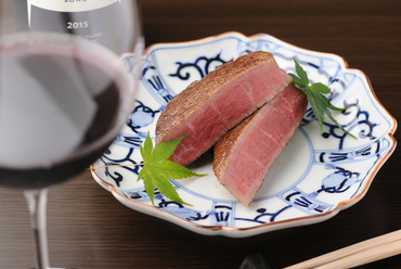 肉汁と旨みを逃さず、しっとり柔らかに焼き上げた極上の『フィレステーキ』