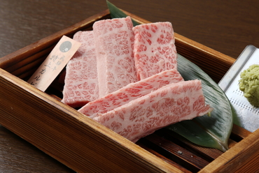 とろけるような食感がたまらない『飛騨牛特上カルビ』