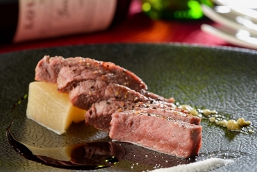 肉の旨みを堪能できる『十勝牛熟成肉ステーキ』