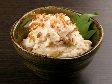 家庭料理にも似た親しみやすい味。何度でも食べたくなる定番メニュー『本日のポテトサラダ』