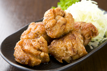 ジューシーな肉汁溢れる『ゴリラ名物! 若鳥の唐揚げ』