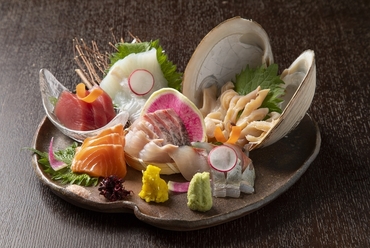“ほいど”な人も大満足の豪華さ! 『鮮魚五種の盛り合わせ』