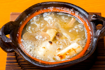 美しさにも店主のこだわりを感じられる『お椀~鰻のくりからと冬瓜、白まい茸』