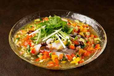5種類のシャキシャキ旬野菜とたこの歯ごたえが楽しい『新鮮たこのカルパッチョ』