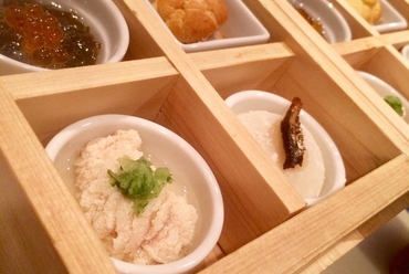目でも楽しめる華やかさ『蓋付き木箱 前菜の盛り合わせ』