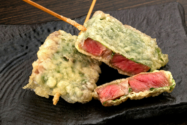 上質な黒毛和牛のロースを使った、贅沢な『和牛の天ぷら』