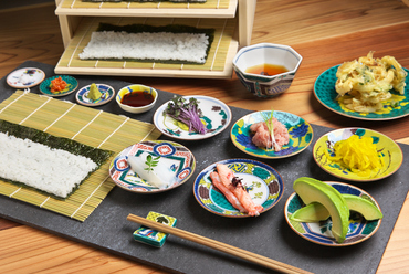 日本の食文化、細巻き寿司を手軽に体験できる 『6皿+天ぷら』