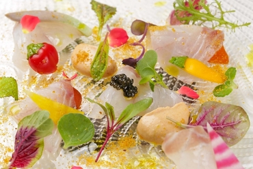 爽やかな酸味と鮮魚の甘みが美味『越前産神経締め鮮魚のカルパッチョ』