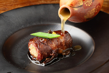 美味しさを巻いて内側に凝縮『飛騨牛と鮎飯のインボルティーニ 鮎出汁のスープでリゾット風に』
