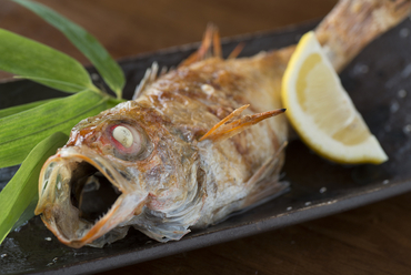 脂がのって身がふっくら。地物の高級魚『のどぐろの塩焼き』
