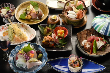 厳選素材を惜しみなく使い、職人が心をこめて仕上げる『会席料理』。どんな料理が出るかはお楽しみ