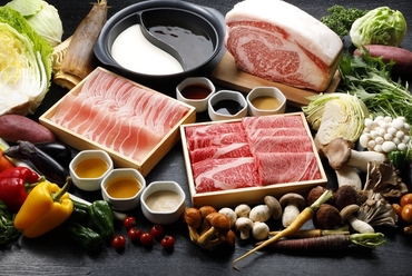 【オススメ】厳選霜降り国産牛肩ロースしゃぶしゃぶセット2680円。その他多数しゃぶしゃぶメニューご用意