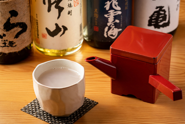 日本酒・焼酎など蕎麦前のお酒が充実。蕎麦湯割り焼酎も人気