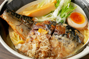 あっさり塩味が、さばの味わいを際立たせる『 白海 さばらーめん1号(あっさり)』