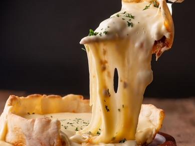 チーズインハンバーグのラクレットチーズ