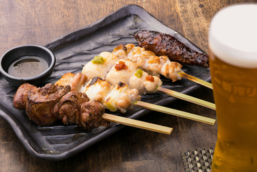 本数や食材の好みをヒアリング。備長炭で焼き上げる『おまかせ串盛り』