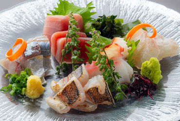 おすすめの旬魚を存分に味わえる『本日のお造り盛り合わせ』