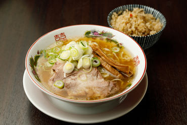 ラーメン一杯だけでは、物足りない方のために『中華そば+飯物』