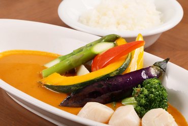 数種類のスパイスと貝の出汁が効いた『ホタテ貝柱のスープカレー』